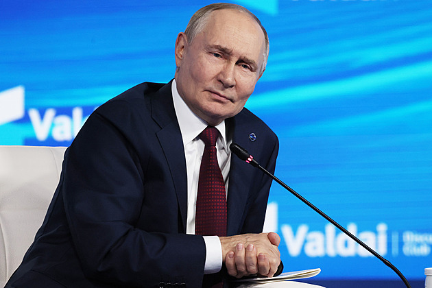 Obklíčili jsme Pokrovsk a otestovali novou raketu, slyšel Putin při návštěvě velitelství