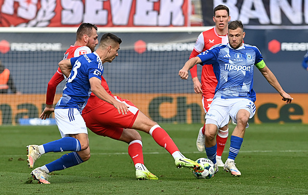 ONLINE: Olomouc - Slavia 0:0, hosté aktivnější, Sigmu drží brankář Koutný