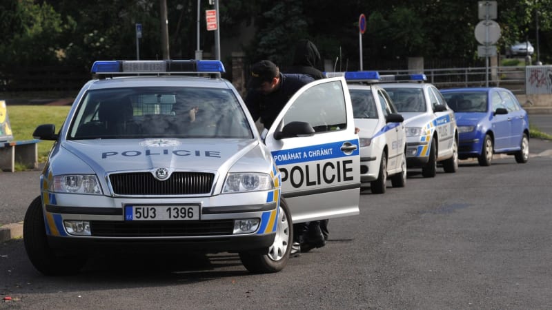 Oslava na Přerovsku skončila tragédií. Mladík měl ubodat otčíma, který prý rodinu týral