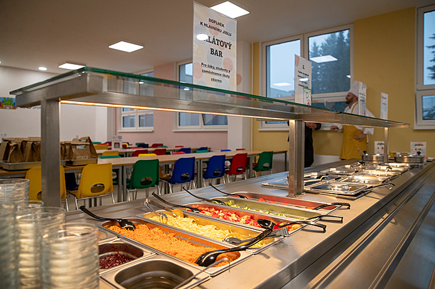 Místo polotovarů salát z čerstvé zeleniny. Suroviny od farmářů zamíří do škol