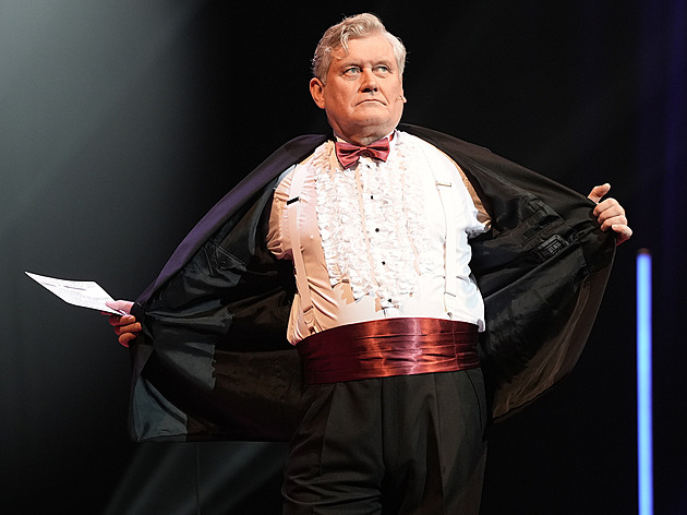 GLOSA: Proč divadelní Thálie děkují zrovna letos Miroslavu Hanušovi a svobodě