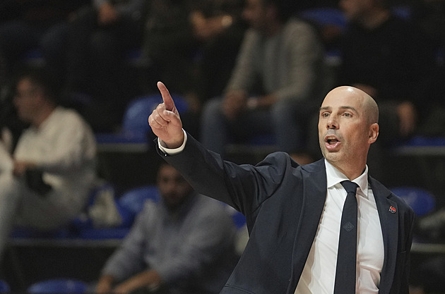 Důvěra vypršela. Satoranský a Veselý jsou bez trenéra, Barcelona odvolala Peňarroyu