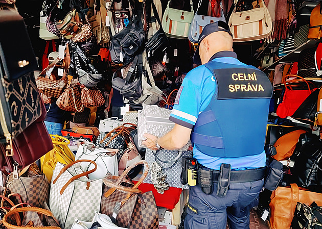Na prodeji padělků uteče státu ročně 14 miliard korun. A lidem jde i o zdraví