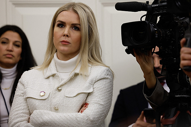 Americké imigrační úřady zadržely příbuznou mluvčí Bílého domu