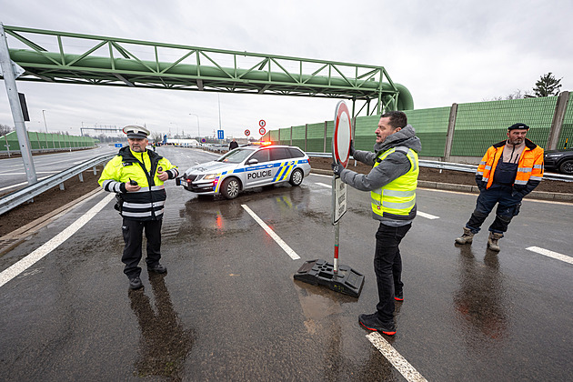 Obchvat Pardubic je otevřený, v napojení na starou silnici hned stály kolony