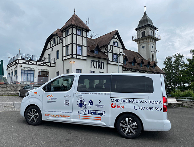 Na nádraží nebo k rozhledně. Poptávková doprava se v Jablonci osvědčila