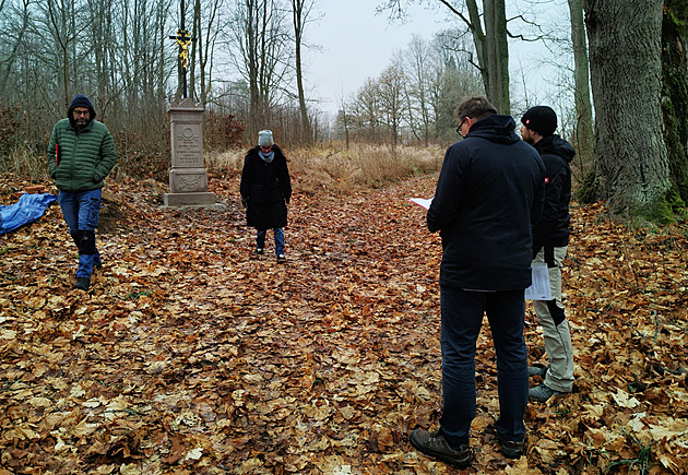 Stál tu v polovině 19. století. Do kynžvartského zámeckého parku se vrátil kříž