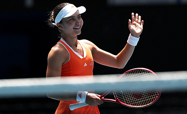 Byla jsem spratek, vzpomíná mladá tenistka. Teď jí radí i idol Djokovič