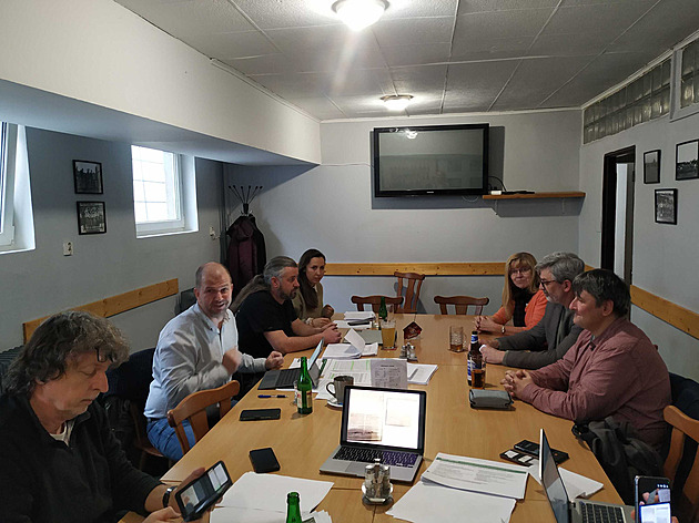 Zničí to, co vzniká už od neolitu. Lidé z jižního Plzeňska bojují proti větrníkům