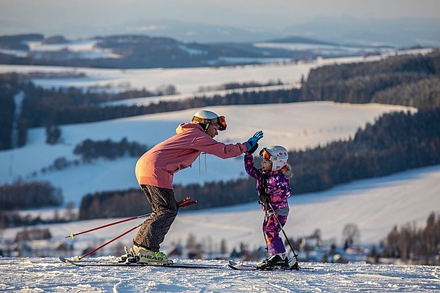Proč si udělat volno mimo jarní prázdniny? Lepší ceny a klidná zimní dovolená v přírodě