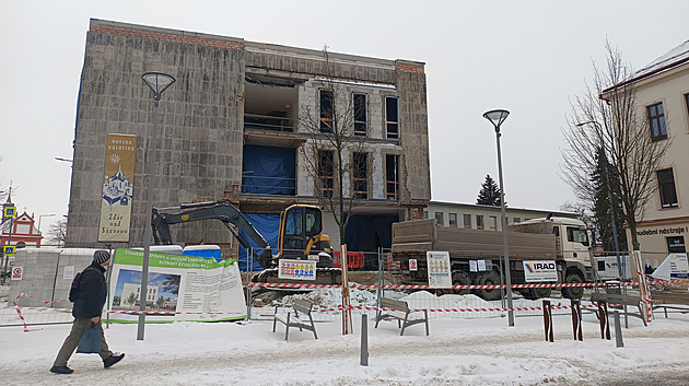 Žďárský typograf se proslavil po světě, jeho silueta i písmo zkrášlí náměstí