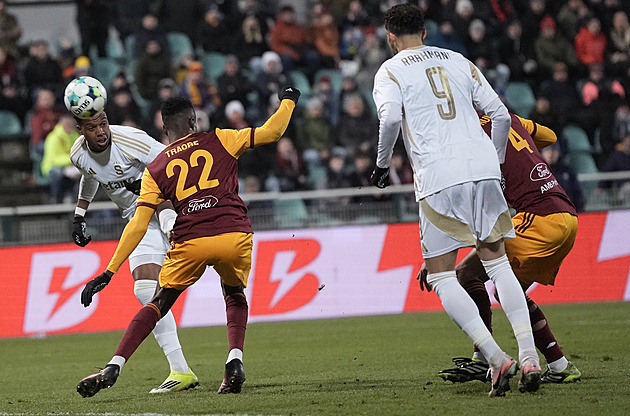 ONLINE: Dukla - Sparta 0:1, Hunal hrál rukou, penaltu proměňuje Haraslín