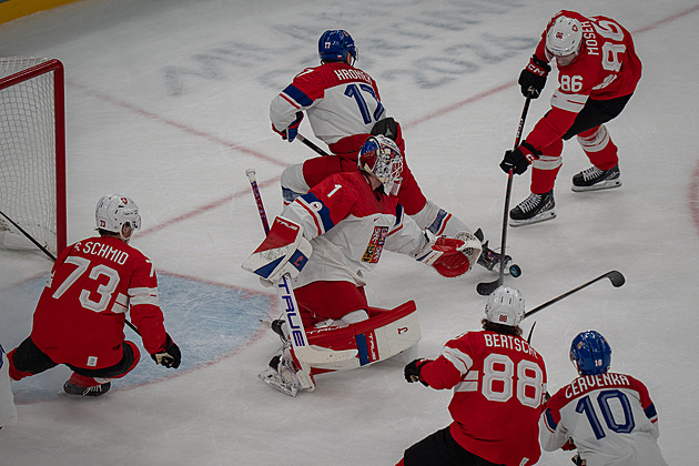 ONLINE: Česko - Švýcarsko 1:0. Dostál odolává, hokejisté ustáli další oslabení