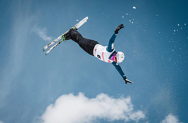 Sportovní unikát na hrách. Žákyně Valenty zvládá tři sporty, akrobacii dělá jen pár let