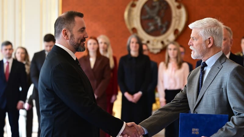 Pavel jmenoval Červeného ministrem. Po dvou měsících je vláda kompletní