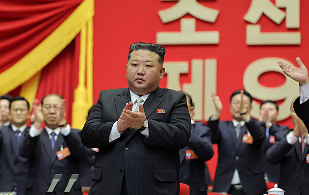 Kim Čong-una potvrdili v čele strany. Zvýšil prestiž země, oslavují ho