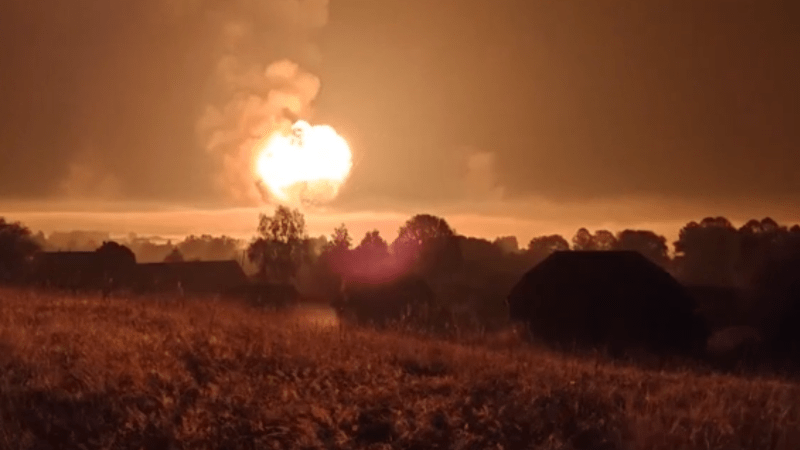 Brutální a cynické, zlobí se Zelenskyj. Policie čelí útokům, úřady hlásí mrtvé i zraněné