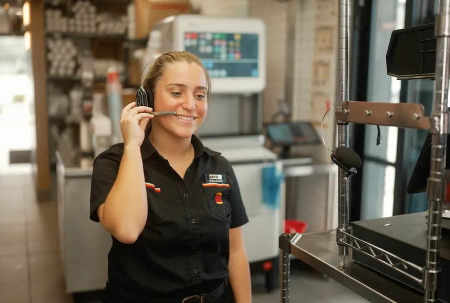 Pozdravit a poděkovat! Na chování zaměstnanců Burger Kingu bude dohlížet AI