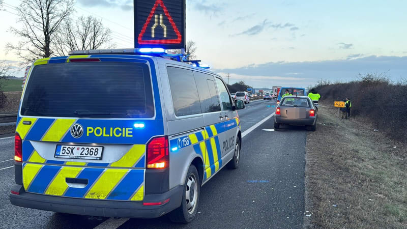 Vážná nehoda zablokovala další dálnici: Hasiči varují před mlhou a námrazou