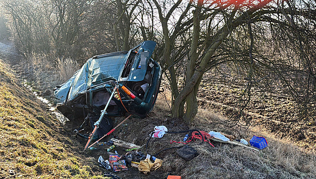 Řidič sjel do příkopu, na místě zemřel. Zradila ho patrně namrzlá silnice