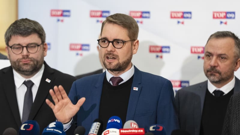 Chaos jako za covidu, hřímá opozice. Chce vědět, jak vláda zajistí návrat Čechů z ciziny