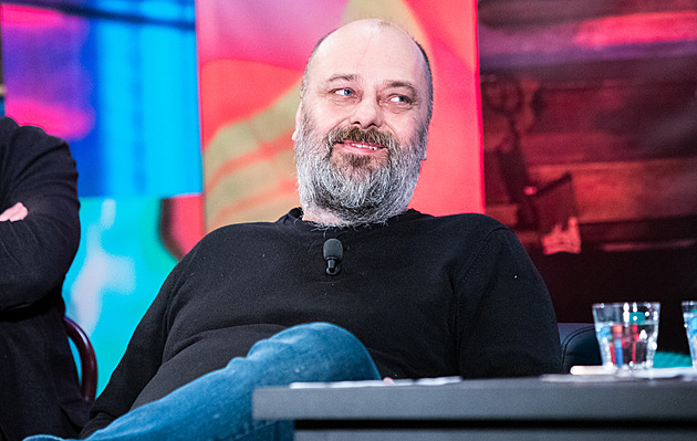 RECENZE: Petr Jarchovský novou knihu odbyl. Jeho Rodinná rada je šedivá a nijaká