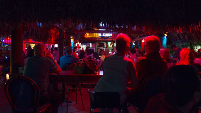 Šokující výsledky kontrol: Šéf hasičů by půlku barů zavřel. Hrozí tragédie jako ve Švýcarsku?