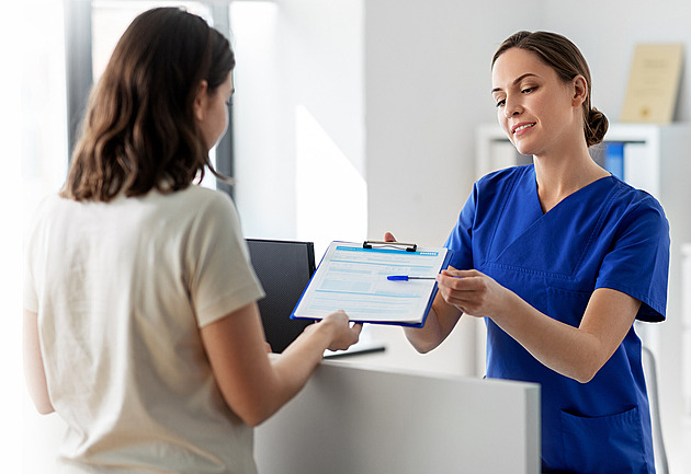 Přejít k nové zdravotní pojišťovně můžete do konce března. Získat lze až tisíce korun