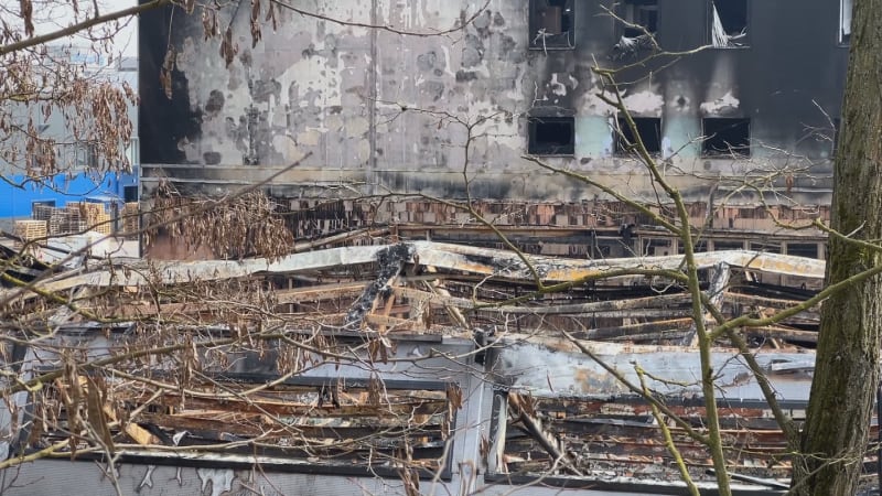 Plot chyběl, nyní přibyl řetěz. Reportér popsal bezpečnostní opatření pardubické zbrojovky