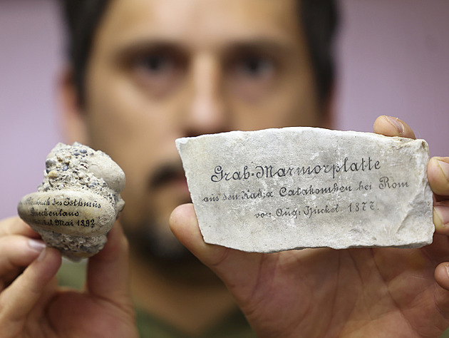 Vandalské suvenýry? V muzeu našli artefakty z cest kloboučnického továrníka