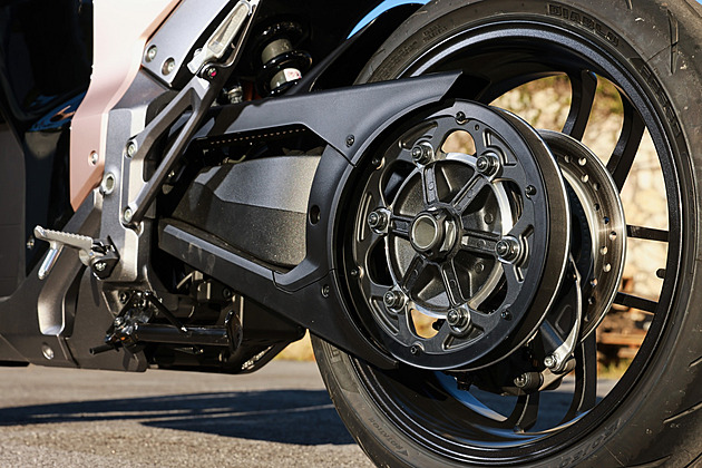 Honda na elektrické vlně. Jízda na bateriové motorce je nová disciplína