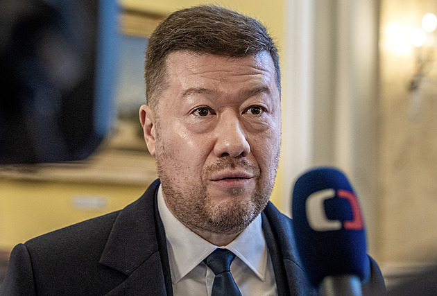 Řešením drahých energií by bylo zajištění surovin znovu i z Ruska, řekl Okamura