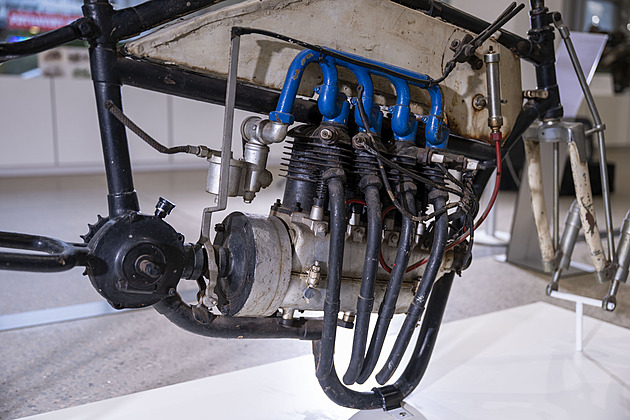 Vzácnou motorku půjčili Škodě Italové. Je to pár trubek nezměrné hodnoty