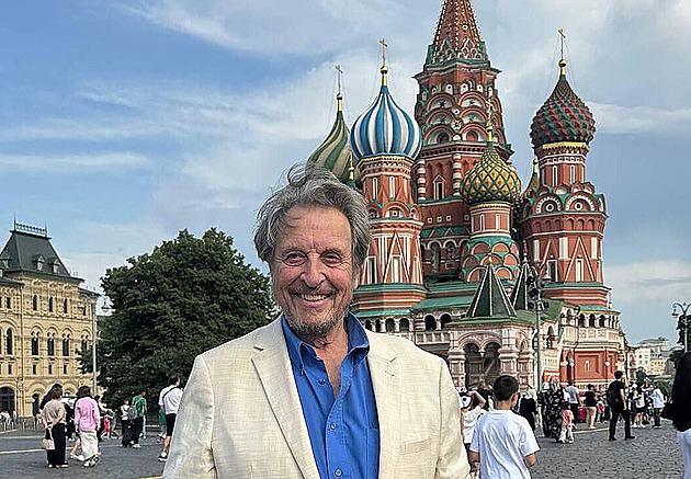 Muskův otec hodlá přesídlit bělošské farmáře z JAR do Ruska. Tvrdí, že čelí násilí