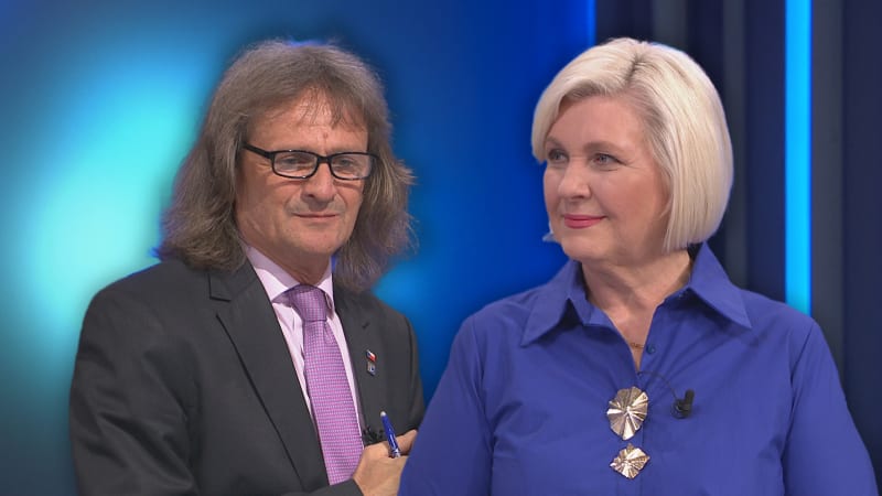 Pavel se jel do Chile učit od Pinocheta, smál se Ševčík. Nejste na pískovišti, namítla Kovářová