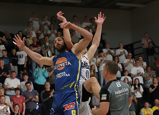 Děčín je ve čtvrtfinále, Houser viděl drajv. My si derby vyříkáme, supěl Hrubý