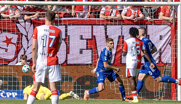 ONLINE: Slavia otáčí s Olomoucí, oslabená Sparta prohrává už o dva góly