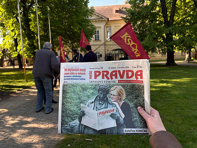 ONLINE: Komunisté se na Svátek práce vítali Internacionálou, dorazil i Paroubek