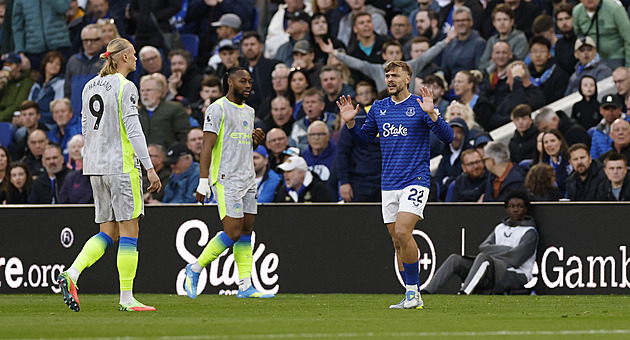 Manchester City proti Evertonu zachránil remízu, Chelsea prohrála pošesté v řadě