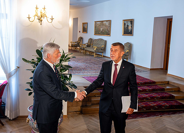 Babiš chodil pozdě i dřív, také Zeman a hlavně Putin. Dominance, míní experti