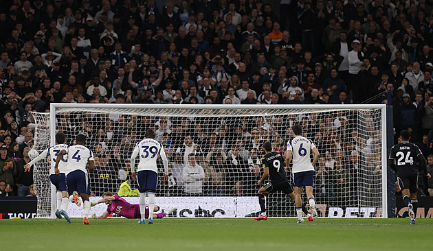 Tottenham neudržel vedení a bere jen bod. Proti Leedsu mu pomohl i Kinský