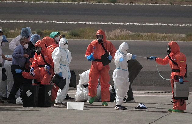 Hantavirus na výletní lodi: pochybení poslalo 12 zdravotníků do karantény