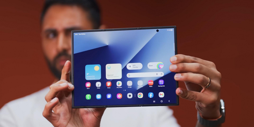 Trojitá skládačka s integrovaným stylusem? Takto by mohl vypadat Galaxy Z TriFold 2
