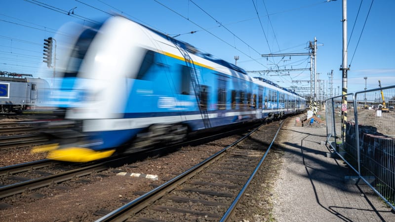 Neštěstí v Brně: Vlak v tunelu srazil muže, zemřel. Provoz je omezený