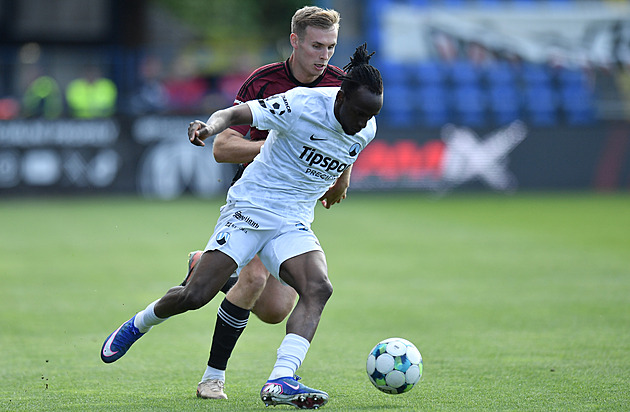 ONLINE: Liberec - Sparta 0:0, Ryneš pálí zpoza vápna, Krajčírik jeho pokus vyráží