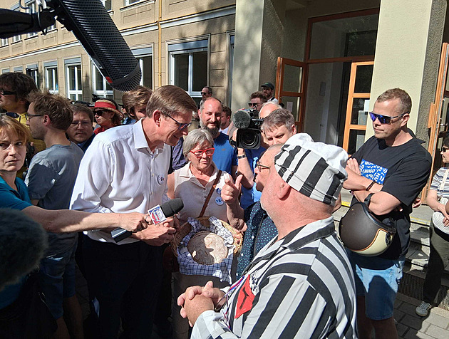 Pouť smíření došla do Brna na sjezd sudetských Němců. Čekali tu na ni odpůrci