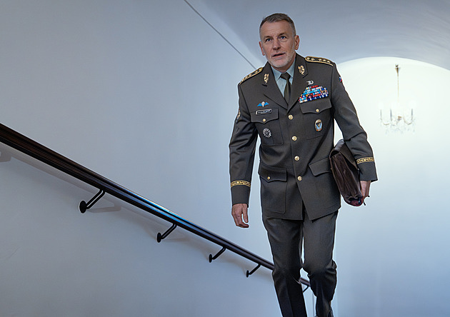 Výbor podpořil Hlaváče do čela generálního štábu. Povinná vojna není na stole, říká