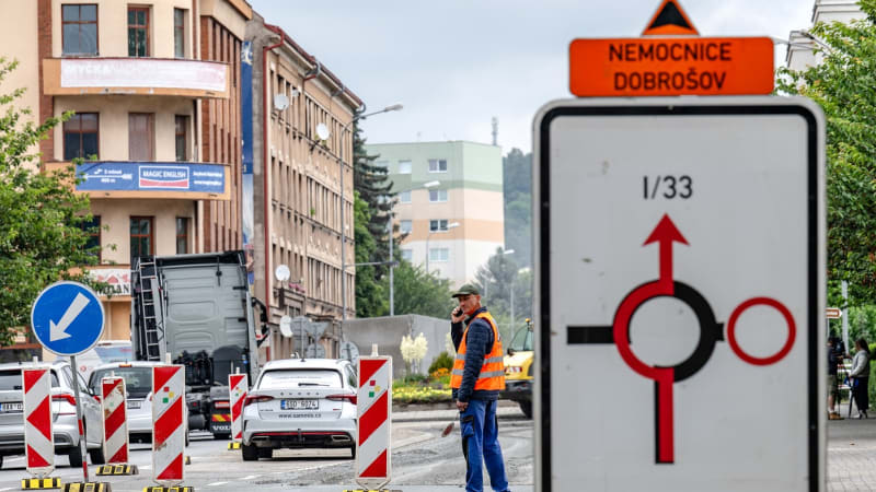 Velký PŘEHLED letních uzavírek: Silničáři rozkopou Česko, trable v dopravě čeká i okolí letiště