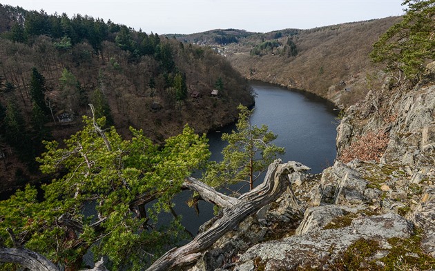 Turistická stezka podél Svatojánských proudů je kvůli nestabilitě skály uzavřena