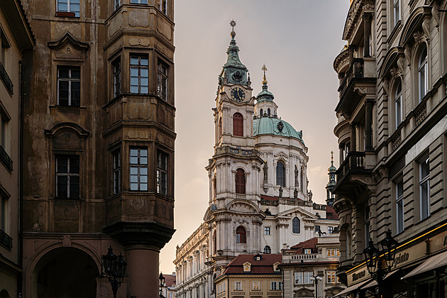 Praha stověžatá. Svatomikulášská městská zvonice sloužila wehrmachtu i StB